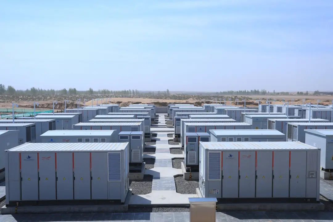 熱管陣列如何將儲能電池溫差壓縮至1℃？銅粉燒結(jié)工藝突破40%傳熱效率極限(圖1)